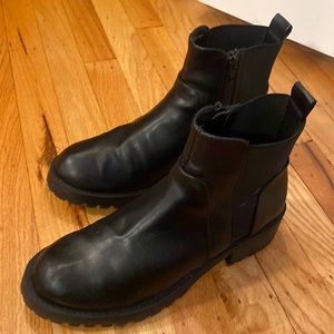 Universal thread chunky boots